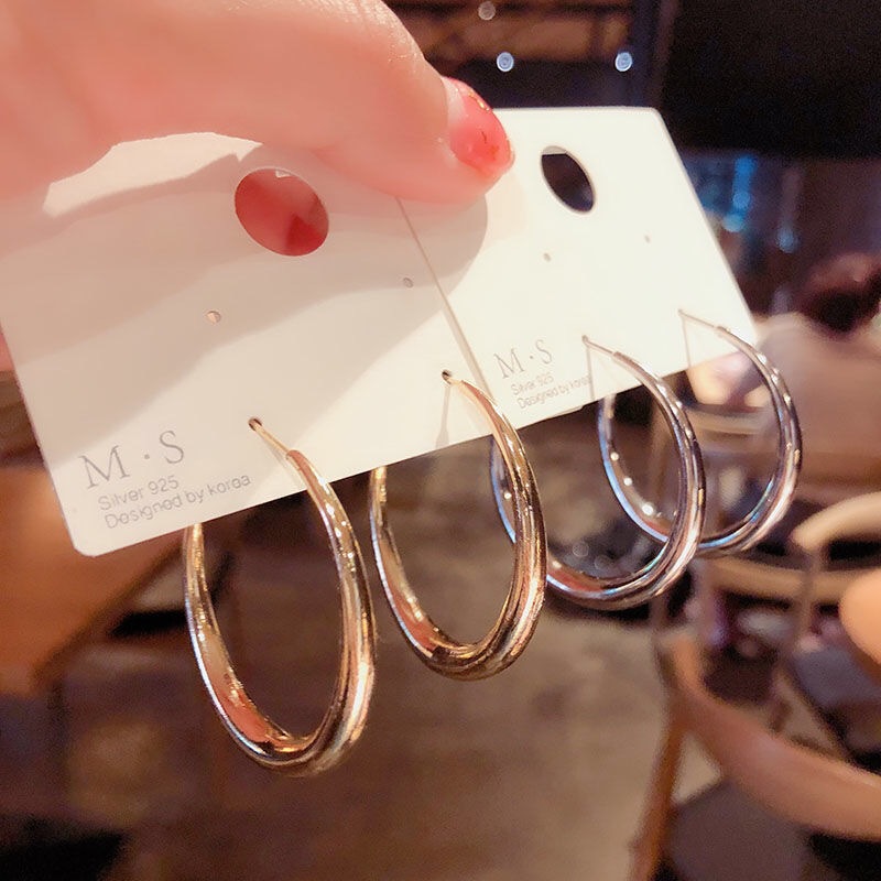 

Simple Chunky Gold Metal Large Circle Hoop Earrings for Women Fashion Geometric Round Big Hoop Earrings Wedding Party Jewelry