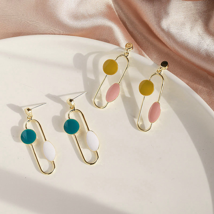 

Candy-Colored Fashion French Female Geometric U-Shaped Earrings Female Retro Temperament Korean Cool Ear Stud