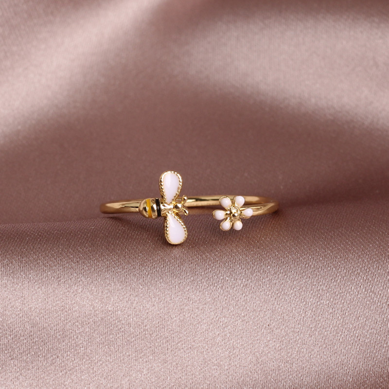 

Shiny Side New Accessories Unique Bee Bridal Rings For Women Simple Style Flower Engagement Rings