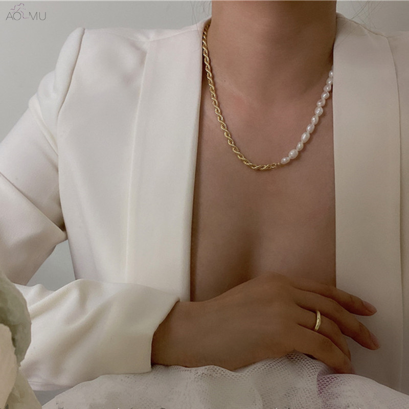 

AOMU 2020 Korea Punk Chain Baroque Natural Pearl Necklace Asymmetric Metal Pearl Necklace for Women New Jewelry Party