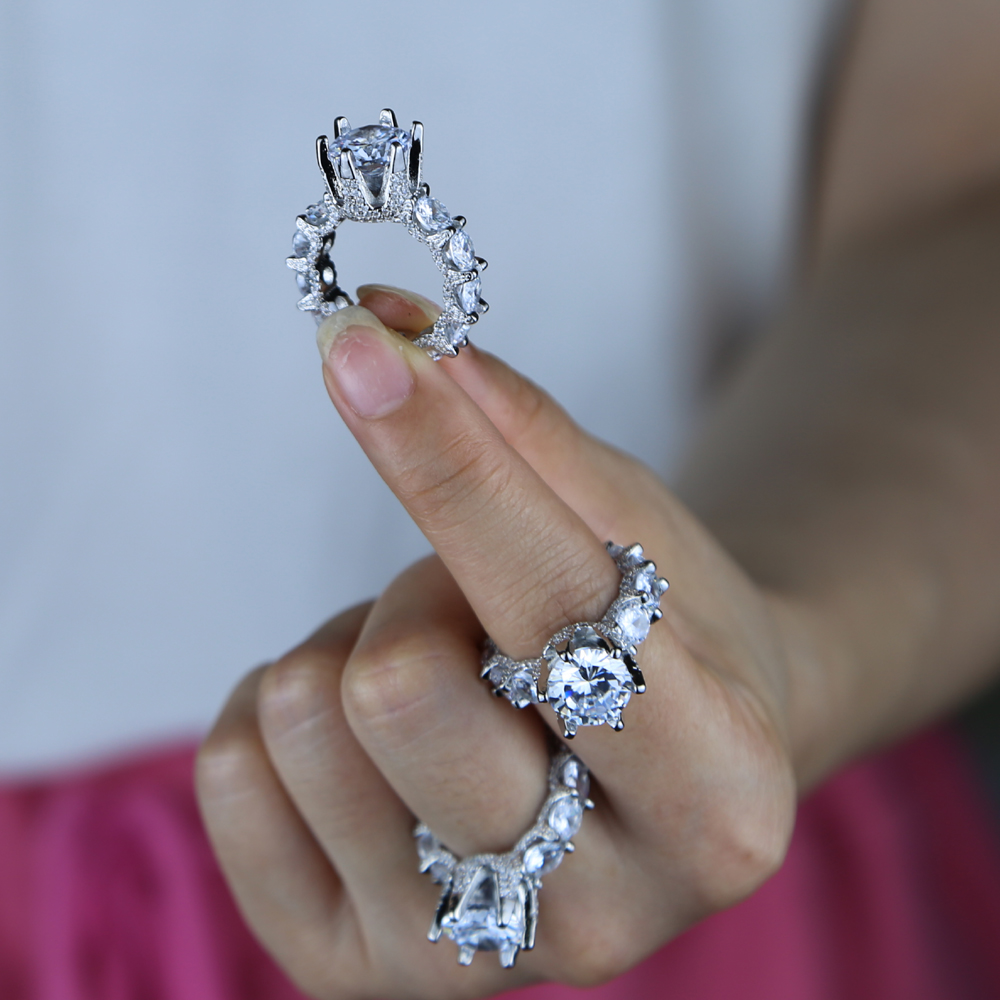 

2 Styles Luxury Engagement Ring With Round/Rectangle Big Cz In The Middle Dainty Jewelry For Women Wedding Gift 2020 New