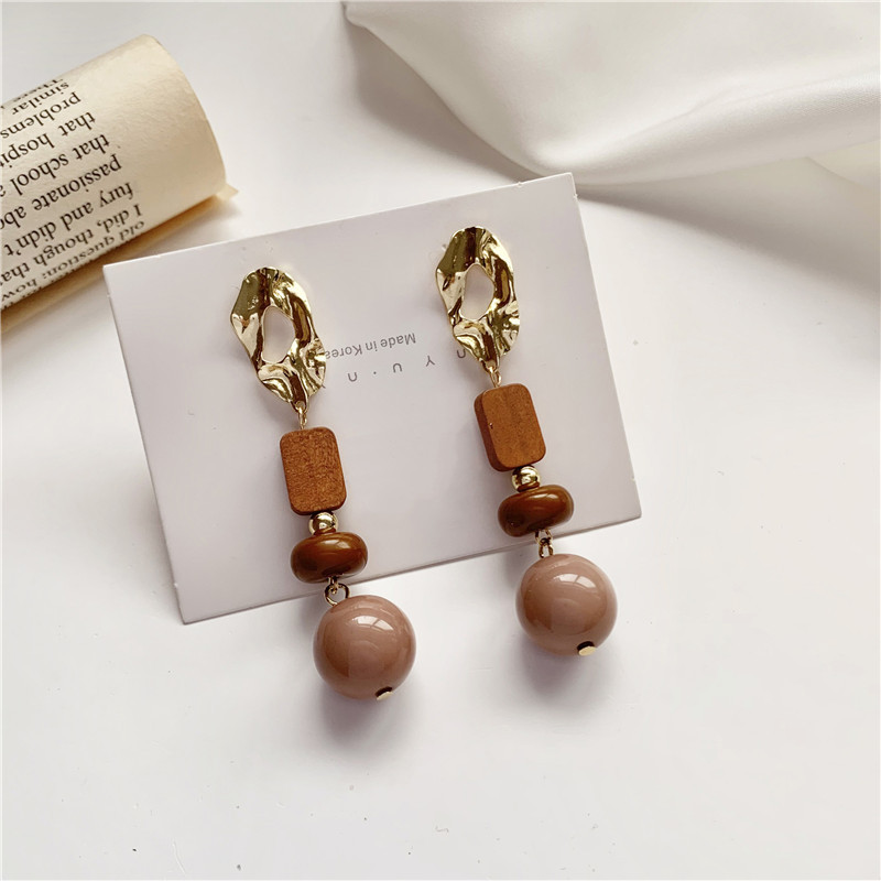 

2020 New Silver Needle Retro Brown Log Resin Ball Korea Temperament Simple Drop Earrings for Women Fashion Jewelry Accessories