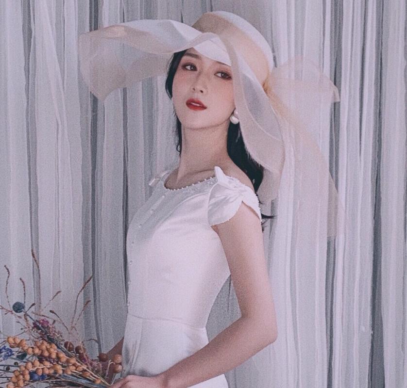 

Large Layers Mesh Wedding Hat Women Brimed Bucket Hat Spring Summer Travel Fashion Show Ladies Elegant Bowknot Gauze Fedora 2020, White