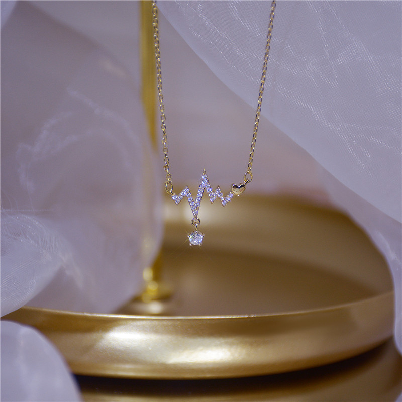 

Korea Exquisite Luxury Cubic Zirconia ECG Love Heart Pendant Necklace Woman Fashion Love Gold Chain Clavicle Chain Jewelry Gift