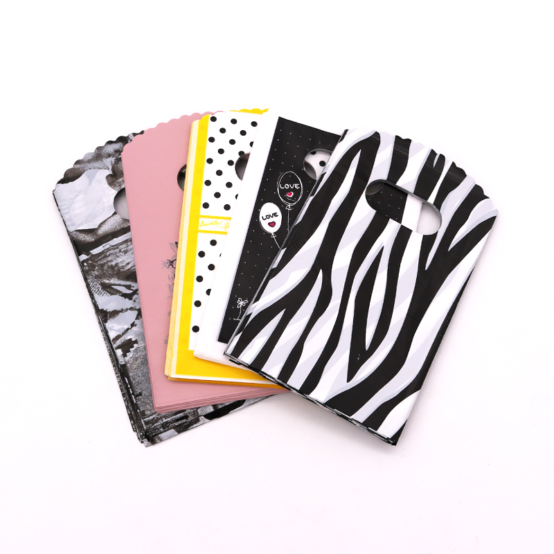 

New Designs Wholesale 500pcs/lot 9*15cm Mini Plastic Boutique Candy Packing Bag Small Plastic Gift Bags With Handles