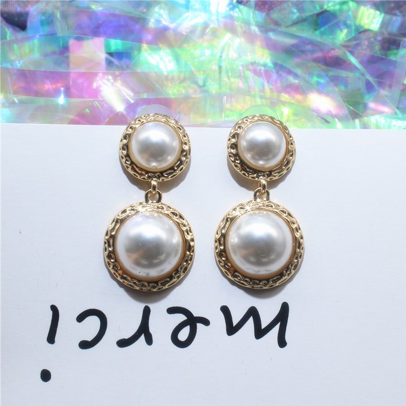 

Japan South Korea Hot Fashion Jewelry Elegant Semicircle Large Pearl Earrings Simple Temperament White Earrings Wedding Party