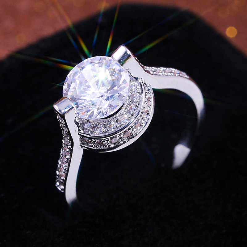 

Exquisite Round Cut Zircon Wedding Ring White Zircon Crystal Cocktail Party Women's Ring Bridal Jewelry Anniversary Gift