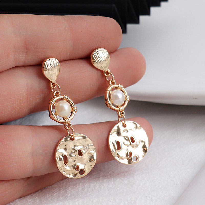 

2020 New Design Baroque pearl alloy round piece temperament earrings for women