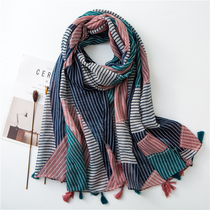 

Women cotton Scarf bohemia Plaid Print Hijab Shawls and Wraps Long Tassel Female Foulard 2020 New Designer Bandana