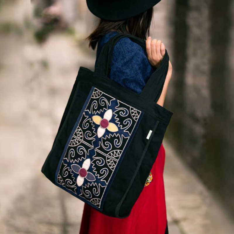 

Literary retro new female handbag Linen embroidery ladies one-shoulder bags Black national style bags Folk-custom bag for women, Color same picture