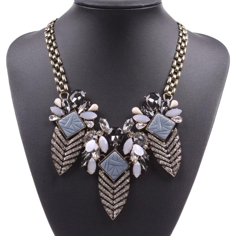 

2020 Fashion New Design Vintage Gold Chain Crystal Flower Leaf Accessories for Women Statement Necklace for Ladies