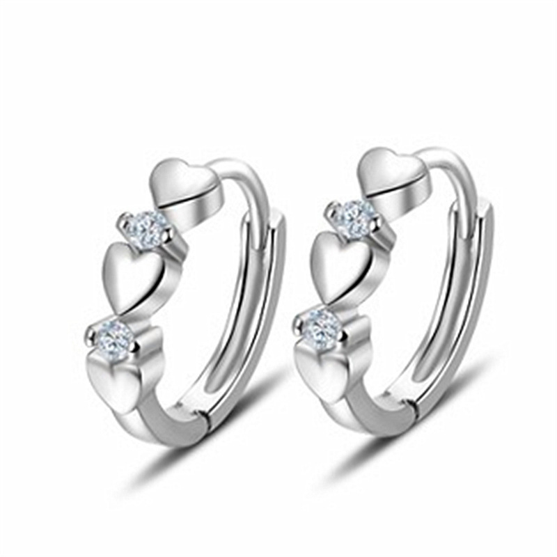 

Trendy Accessories Korean Hoop Earrings for Women Romantic Love Heart Shaped Exquisite Artcraft Gift for Women Heart Earrings