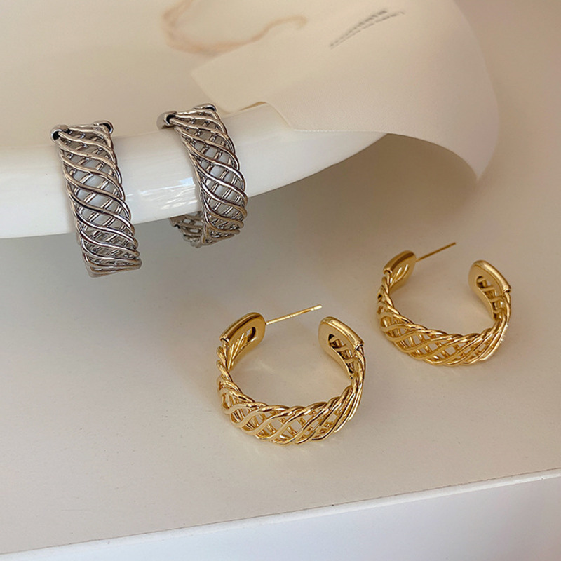 

Korea Retro Personality Hollow Mesh Irregular Metal Gold Silver Color Hoop Earrings Female Simple Fashion Jewelery Wholesale