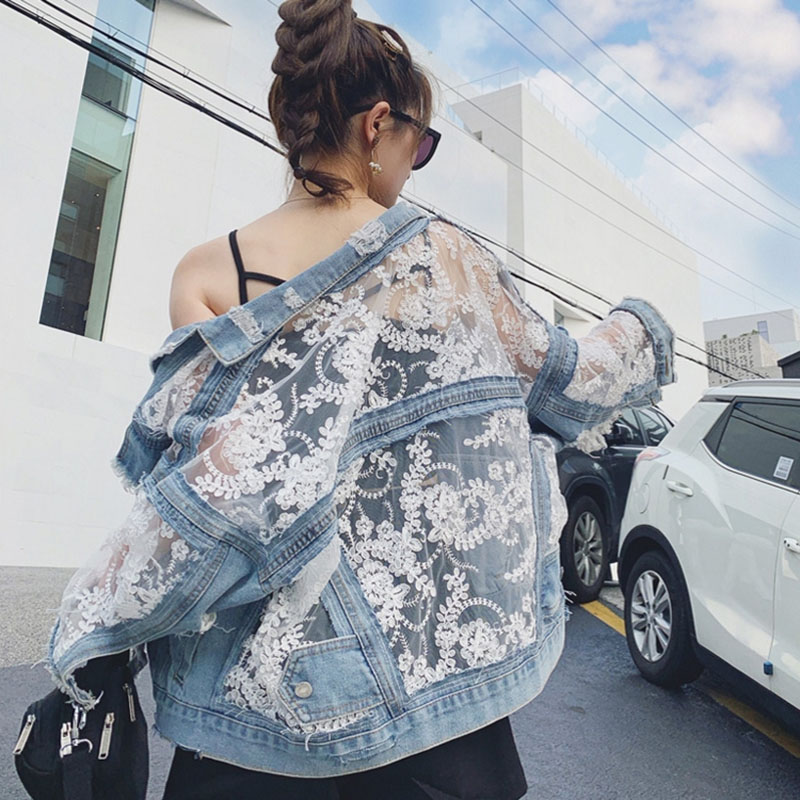 jaqueta jeans com manga de renda