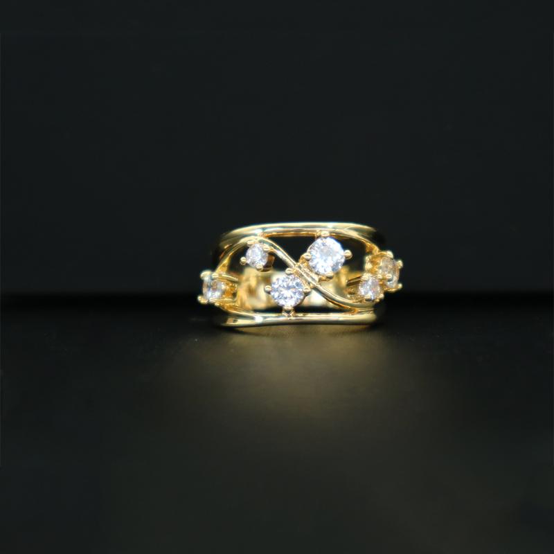 

Simple Glossy Gold Ring With Zircon Inlaid Female Cubic Zirconia Ring Fashion New 2020 Electroplated Golden Rhinestone