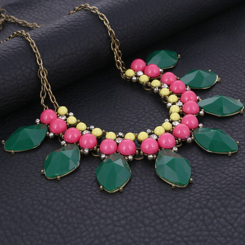 

Vintage Big Round Beaded Rhinestone Geometric Natural Stone Green Pendant Necklace Choker for Women Party Fashion Necklace