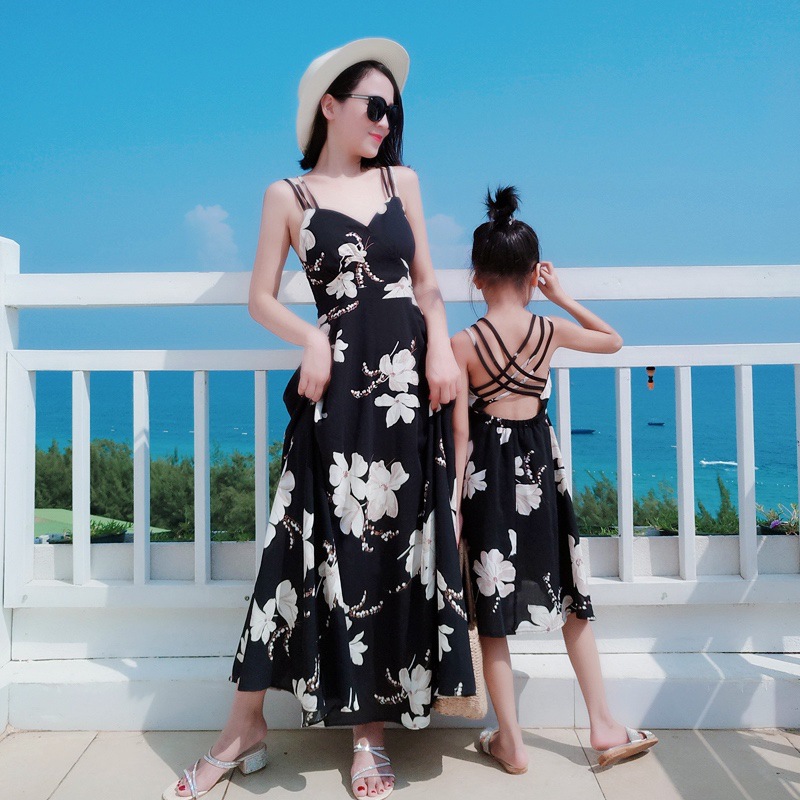 

Family Matching Outfits Dresses Summer Mother Daughter Dress Fashion Holiday Clothes Girl Mom Daughter Beach Suspender Dress, As the picture