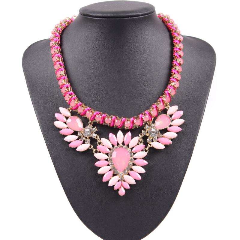 

2020 Fashion Design Party String Chain Braided Beauty Resin Pendant Necklace Jewelry for Women Resin Flower Pendant Jewelry