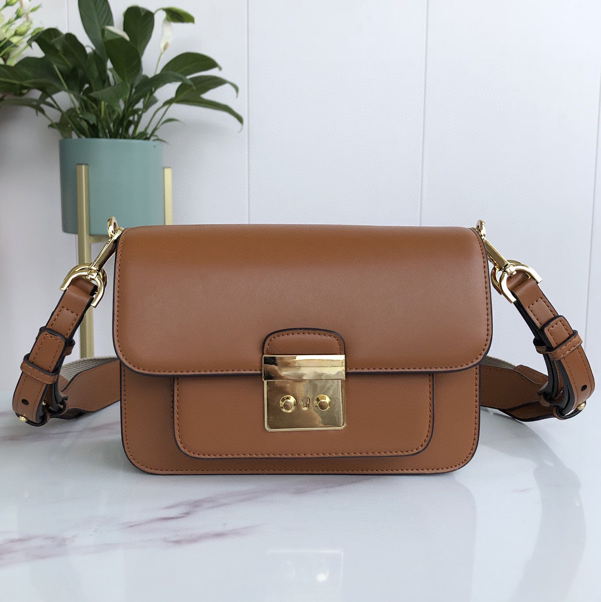 

High-quality Fashion Woman Shoulder Bag Genuine Leather Youth Ladies Small Square Bag light Wild Simple Female Daily Messenger Bag, Red
