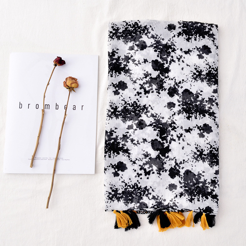

PHLE Fashion black and white printed cotton scarf foreign trade export long fringed beach towel sunscreen shawl women