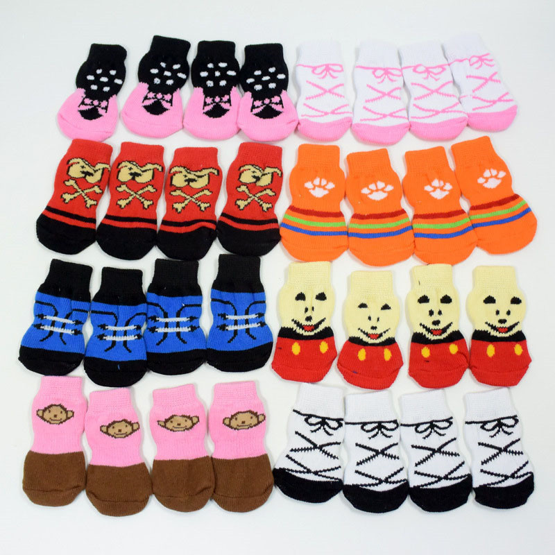 

AHUAPET Socks For Dogs Pet Winter Christmas Dog Socks New Pattern Cotton Non-slip Bottom Chihuahua Rubber Soled Shoes E, Random color