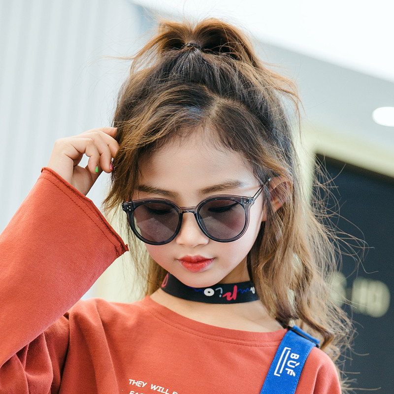 

Popular children's cat's eye sunglasses 1945 half han edition atmospheric children's sunglasses metal frame glasses