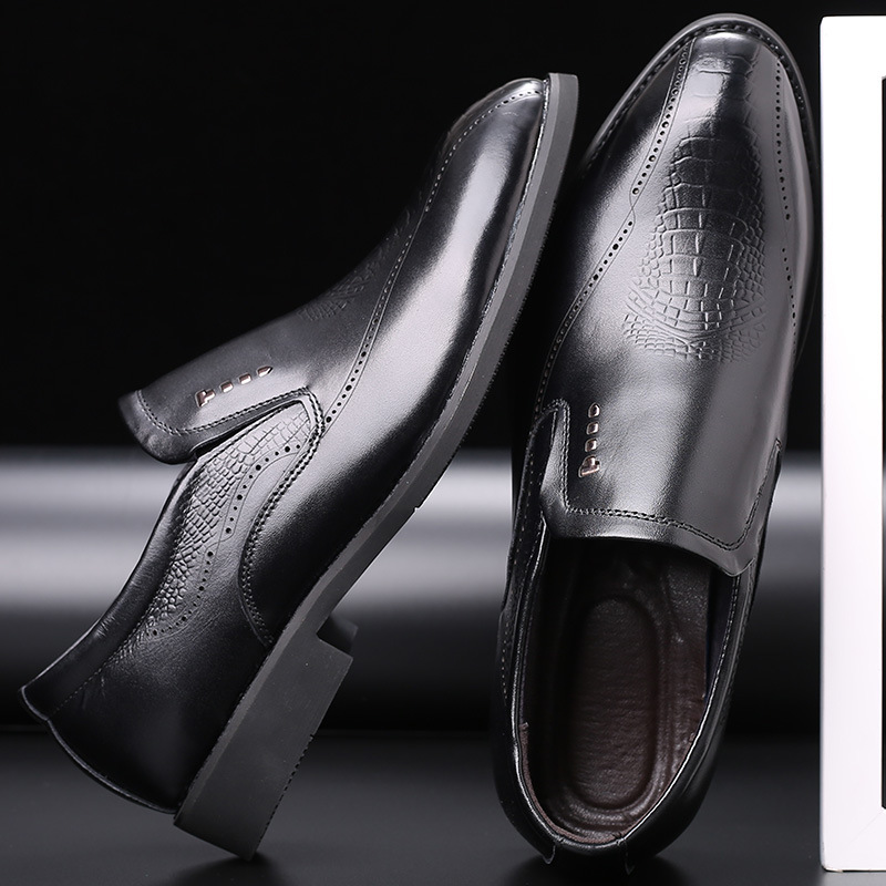 

Hot Sale First Layer Leather Men's Shoes Embossed Leather Business Formal Shoes Brogue Pointed Casual, Black