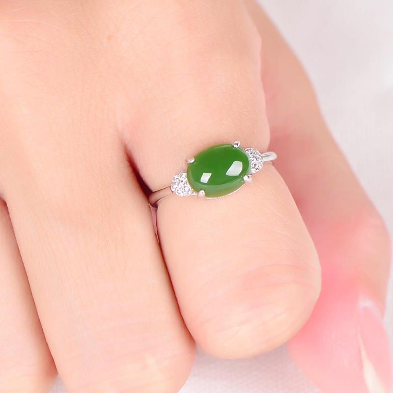 

Hot selling new style personality retro creative simple luxury oval shaped The green stone female ring wedding anniversary