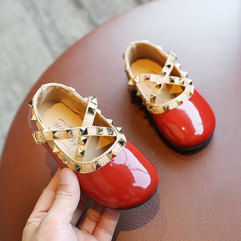 

Top Selling Girls PU Leather Shoes 2020 New Fashion Flat With Girls Princess Shoes For Rivet Dance D4891, As shown