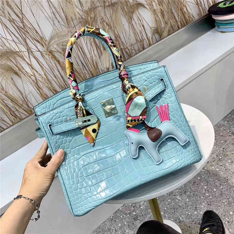 

Designer Hands Love Website Horse Therme Counter Crocodile Pattern Portable Single Shoulder Messenger Women's Bag Yue