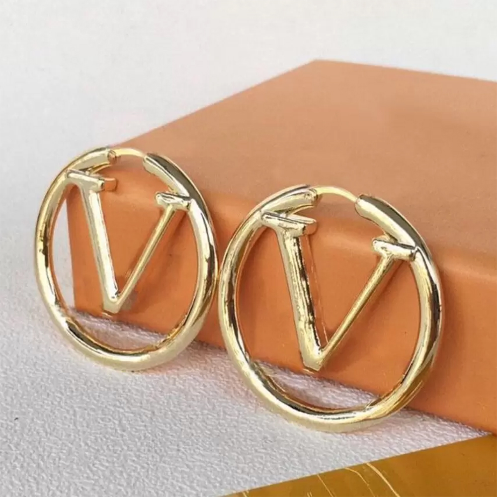 

2021 Hot designer letter stud earrings Fashion gold hoop earring for lady Women Party jewellery New Wedding Lovers gift engagement Jewelry for Bride round ear