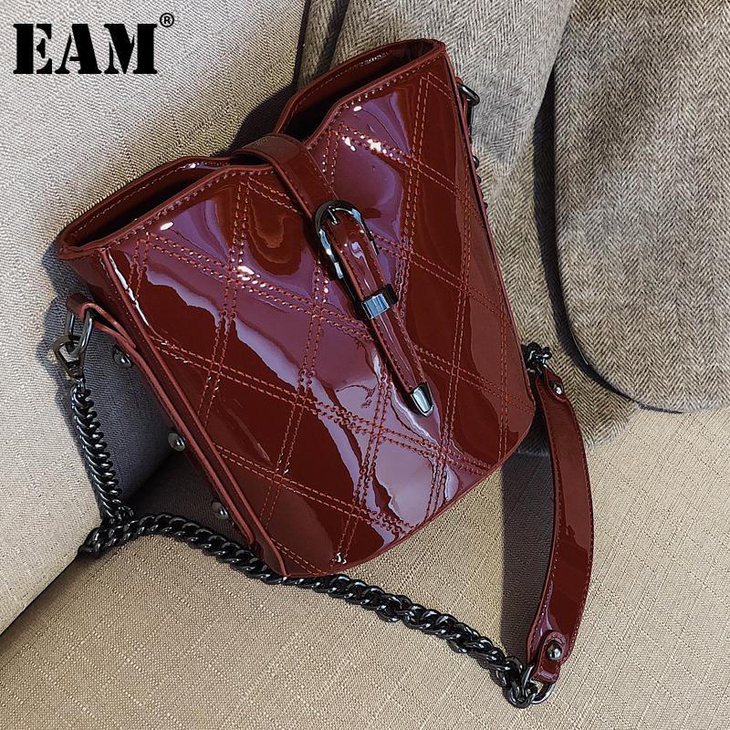 

[EAM] Women New Metal Chains Glossy Bucket PU Leather Personality All-match Crossbody Shoulder Bag Fashion Tide 2021 18A1146, Black