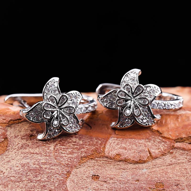 

Vintage Datura Flowers Stud Earrings For Women Gift Micro Paved White Zircon Hoop Earrings Wedding Party Jewelry Wholesale T414
