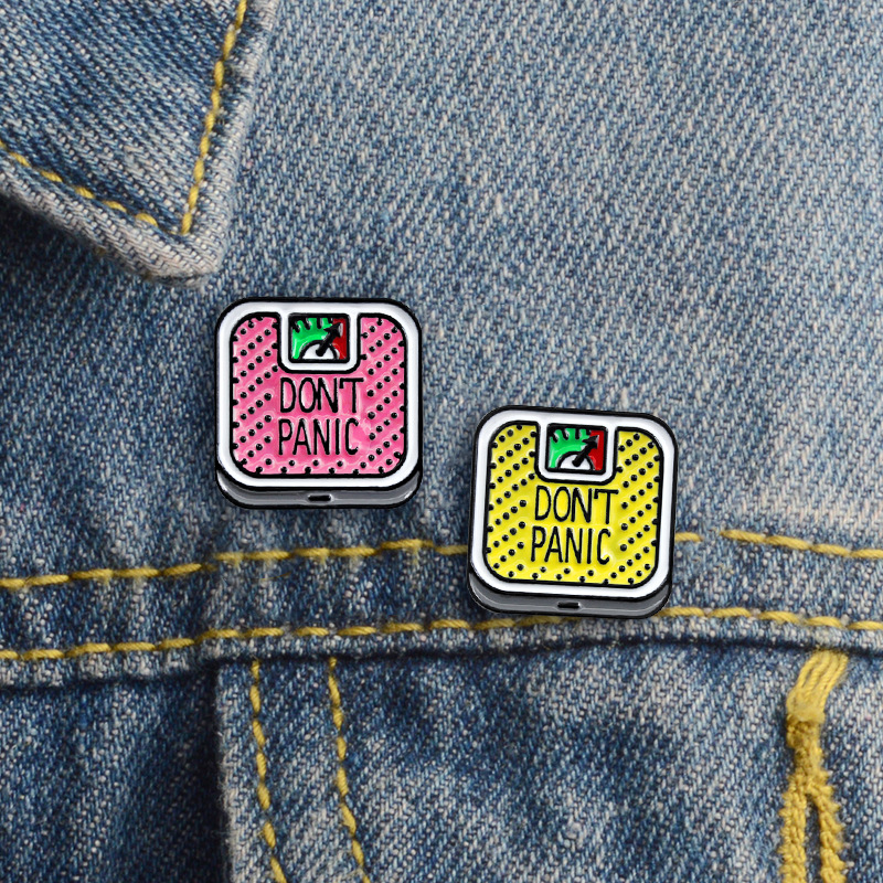 

Scale DON'T PANIC Yellow Pink Personality Creative Brooch Cartoon Special Tide New Lapel Denim Badge Pins, Mixed colors