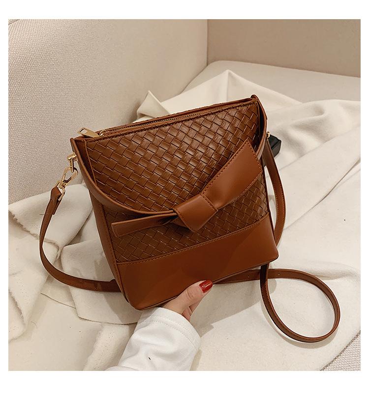 

Fashion retro handbag 2021 new trendy all-match shoulder bag large capacity bucket bag multifunctional messenger female, Black