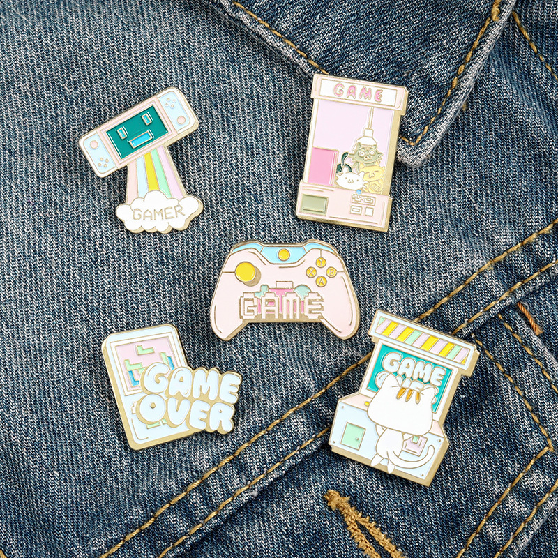 

Game Over Enamel Brooches Pin for Women Girl Fashion Jewelry Accessories Metal Vintage Brooches Pins Badge Wholesale Gift