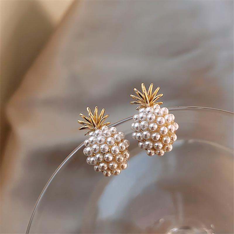 

Stud Pineapple Earring Cute Romantic Fashion Geometric Temperament Contracted Fruit Baroque Pearl Golden Earrings Women Wedding
