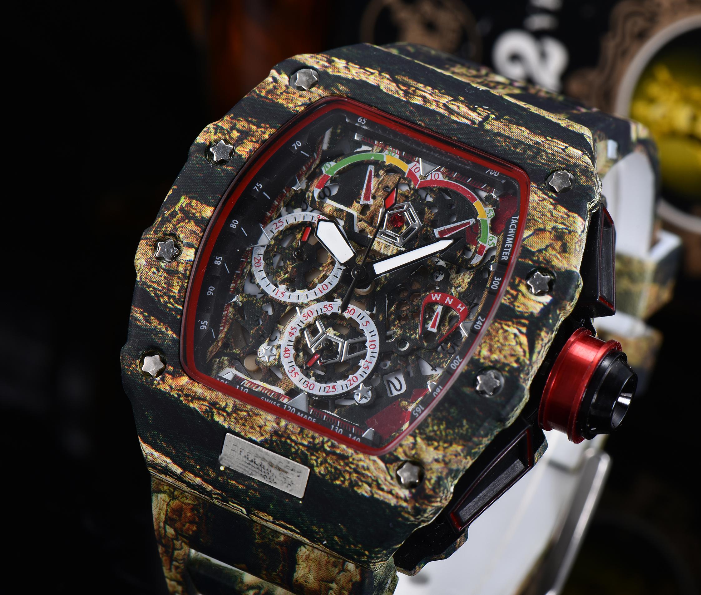 

2020 latest fashion wood grain quartz movement small needle full movement chronograph, Slivery;brown