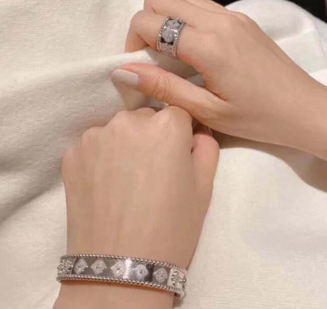 

Tennis fashion Four-leaf clover kaleidoscope three-color bracelet Women Girls Jewelry men designer official website the same style With box