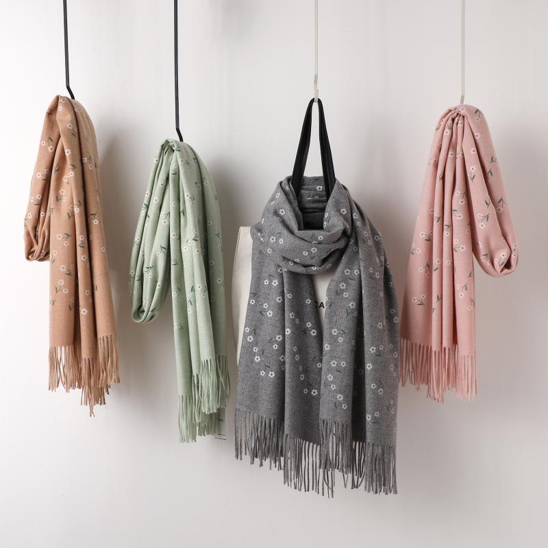 

2020 Korean autumn and winter cashmere like women's scarf fashionable printing tassel scarf warm and thick shawl pleated shawl