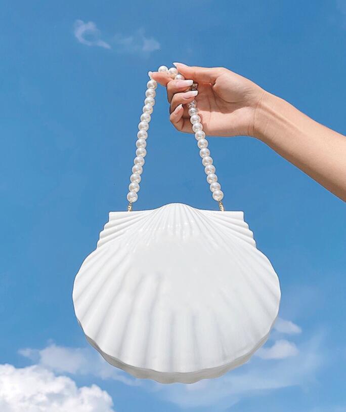 

Ladies Fashion Dinner Bag Scallop style Clutch Purse VIP gift bag have black gift box paris fashion Women shell Pearl wristband bag, White
