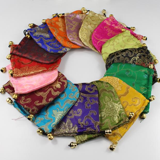 

50pcs 13x13cm Cheap Chinese Embroidery Gift Pouches Jewelry Storage Bags Cute Drawstring Christmas Wedding Candy Packaging