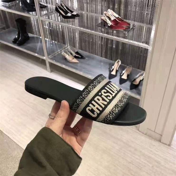 

60% OFF designer family embroidered old flower letters wear printed flat slippers top version sheepskin sandals for women, Black