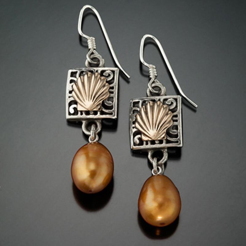 

Unique Antique Pearl Earrings Creative Vintage Style Hollow Vine Double Gold Shell Earrings Women Brinco Wedding Drop Jewelry