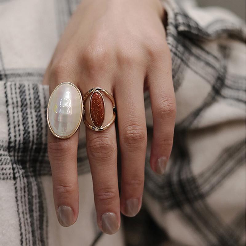 

Peri'sBox 2020 Trendy Oval Shape 3D White Acrylic Rings Big Size Gold Geometric Rings for Women Vintage Textured Statement