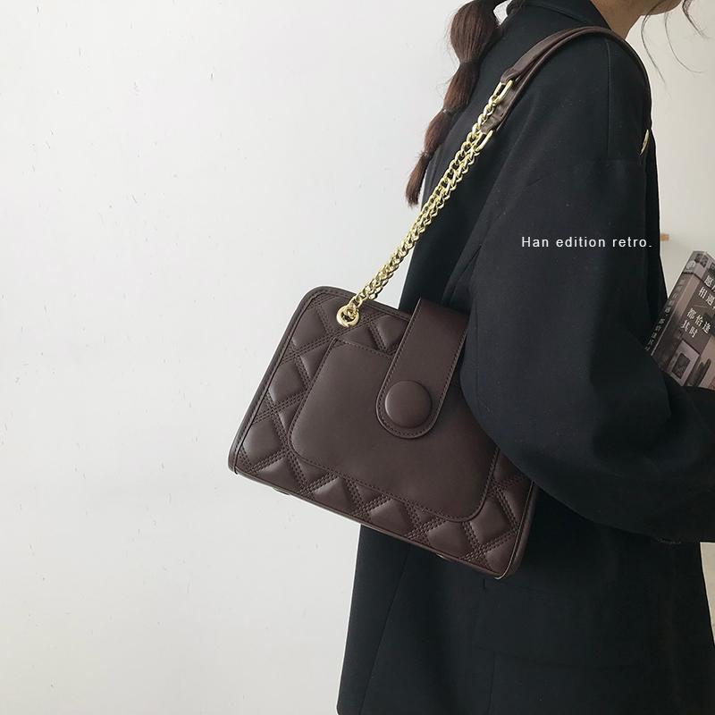 

2021 New Fashion Plaid Chain Bag Niche Design Large Capacity Underarm Bag Solid Color Casual Women Leather Pack D935, Black