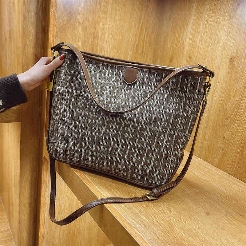 

High capacity Tote Bag winter new women's bag fashion armpit sling shoulder portable messenger Handbags US_LADS, Brown