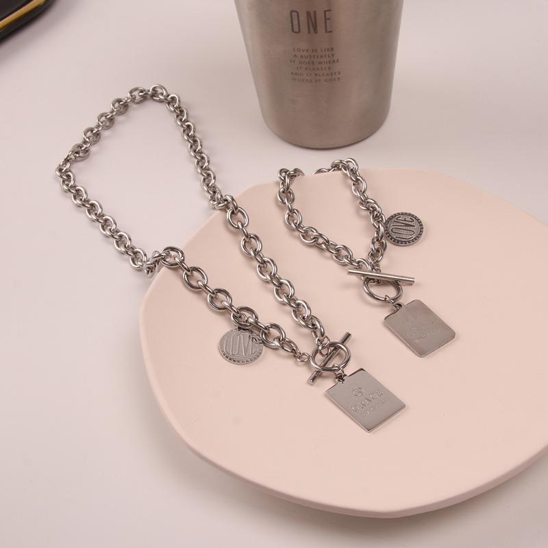

Fashion titanium steel hip-hop tag necklace men and women wild clavicle chain hot sale