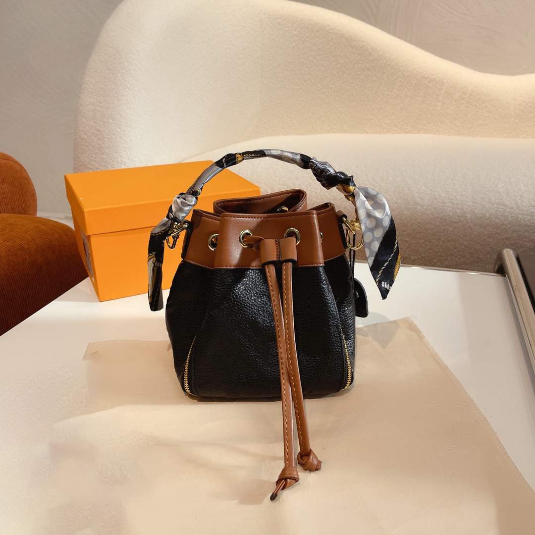 

Women Luxurys Designers Wallets silk scarf Letter Plain Floral Bucket Bag Diana Package Handbags String black Shoulder Bags Camera Lock Embo, Red;black