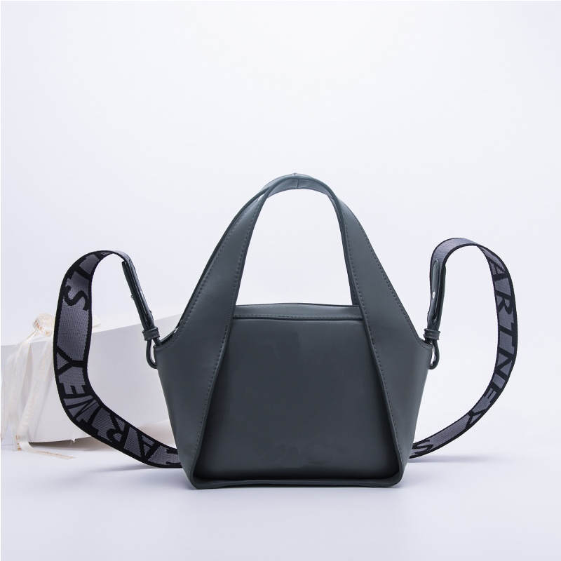 

2021 new fashion women's handbag personalized luxury one shoulder slanting cross letter perforated one shoulder bag, Grey